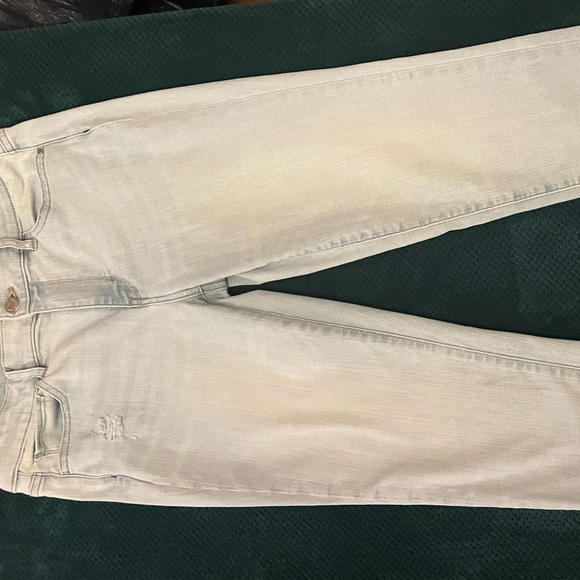 White House Black Market Everday Soft Mid-Rise Skinny Jeans- Light Wash - Picture 4 of 5